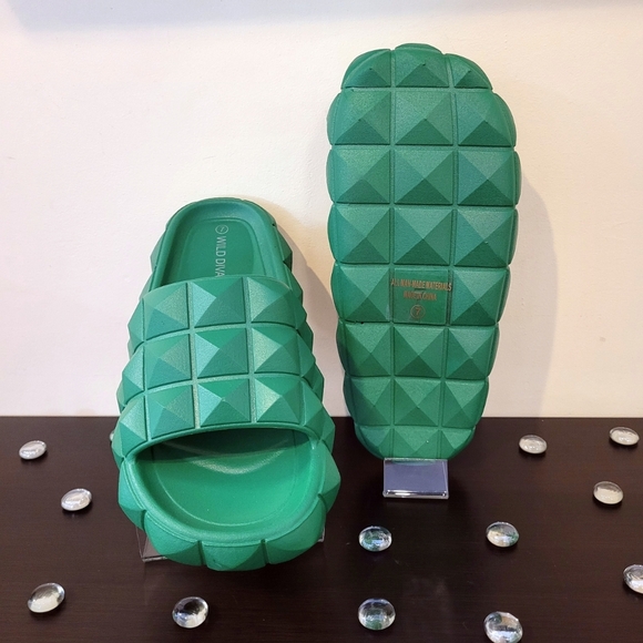 Wild Diva Lounge Green Diamond Slides - Picture 3 of 4
